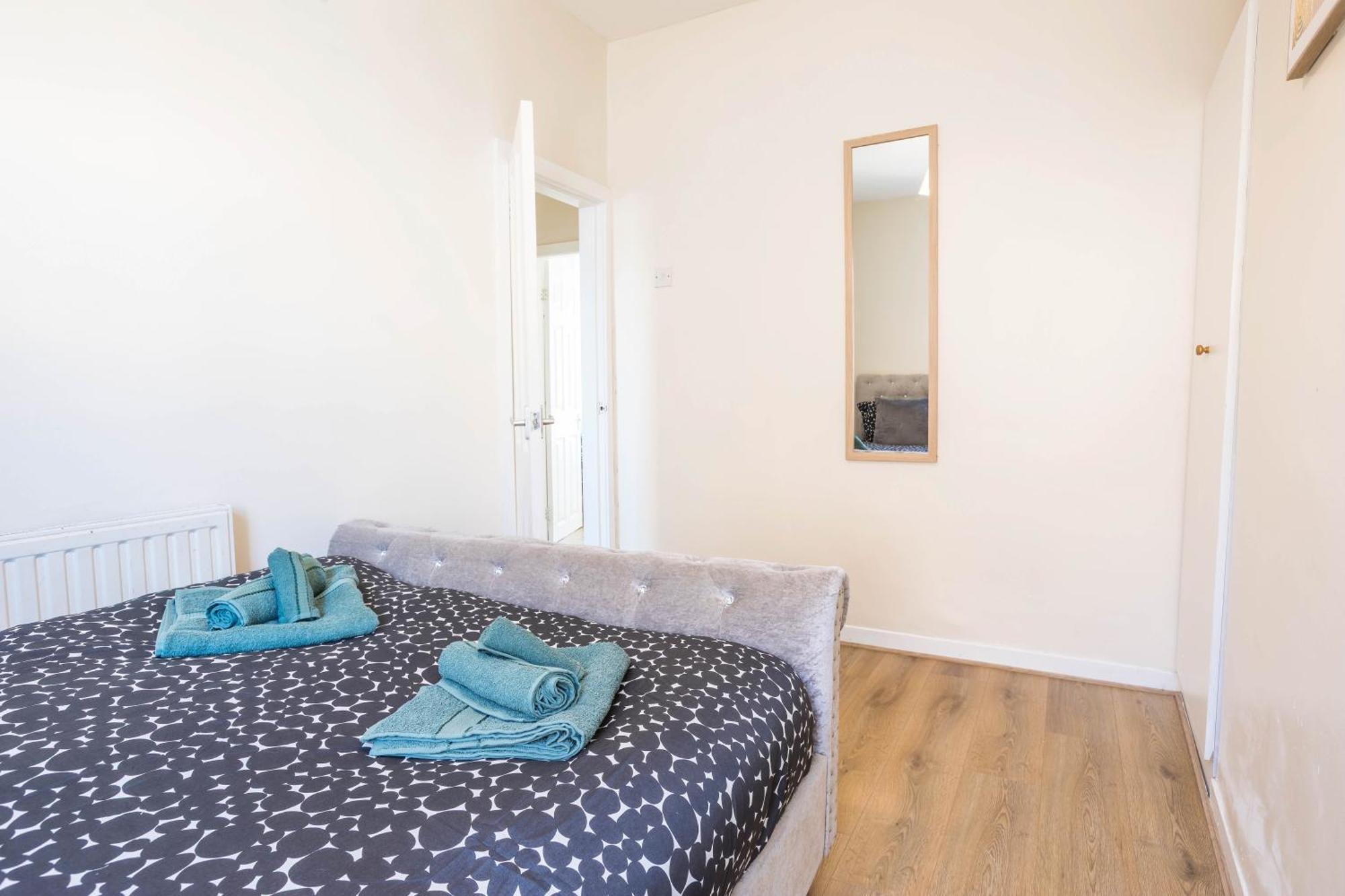 Free Parking, 4 Bed, 2 Bath House, Long Term Savings, Contractors, Near Anfield * Liverpool
